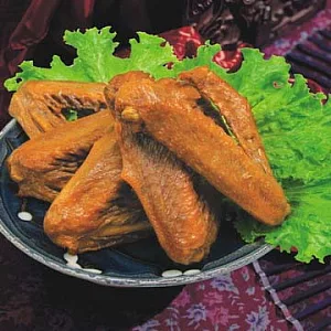 《鴨董香燻滷味》鴨翅