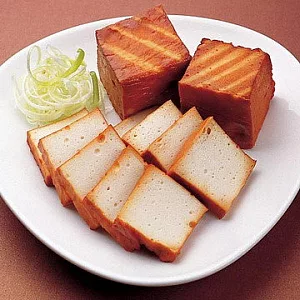 《黑貓探險隊 滿千免運費》【台南松稜煙燻一族】百頁豆腐2包(240g)