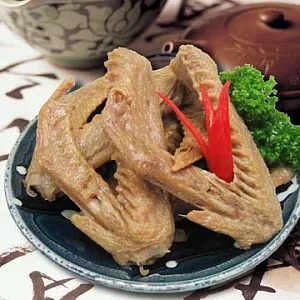《鴨董香燻滷味》冰醉鴨翅